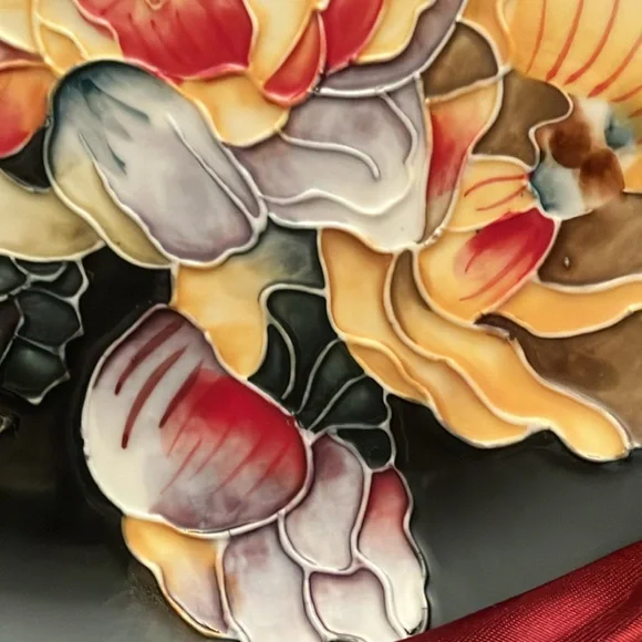 Beautiful & unique flower plate by Benaya by Innovative Ng ‘06. Gorgeous color❤️ - Picture 7 of 10